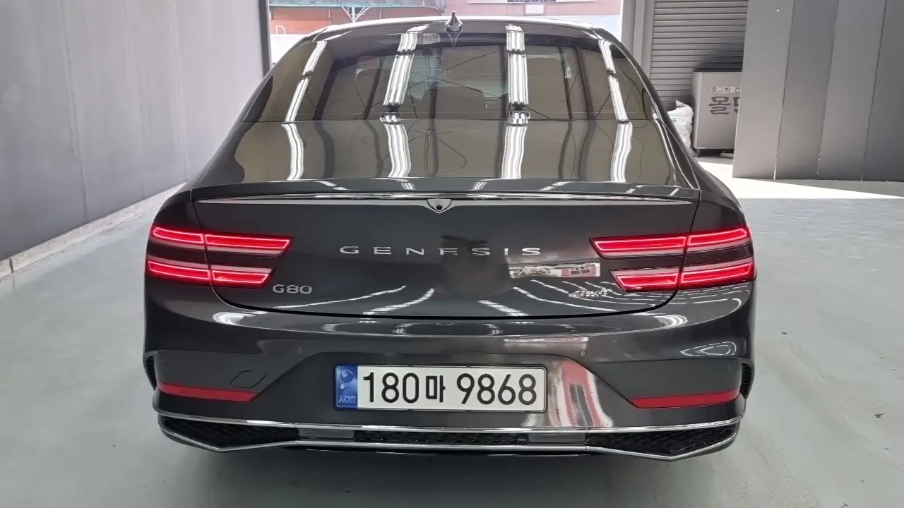 Genesis Electrified G80 2024 — Photo 3/18