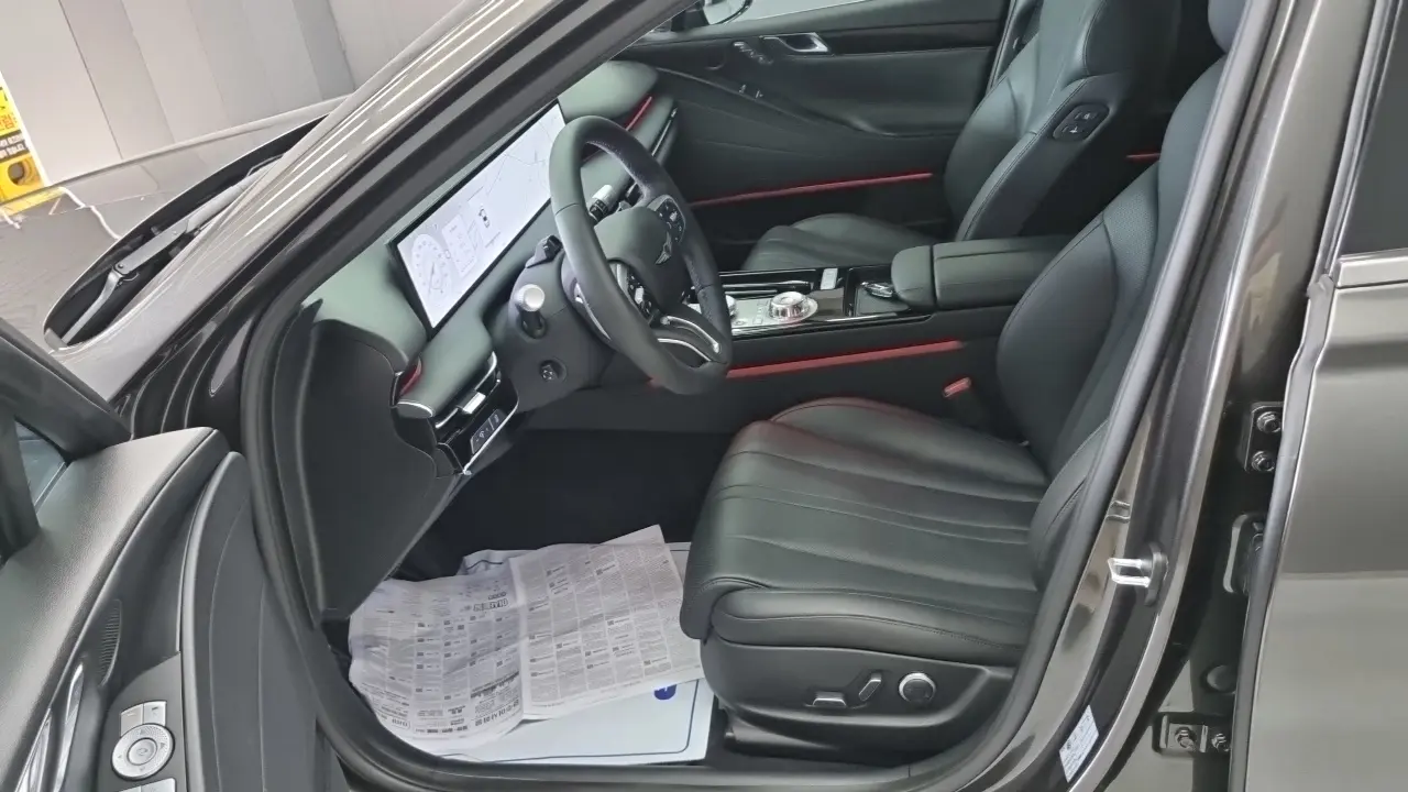 Genesis Electrified G80 2024 — Photo 8/18