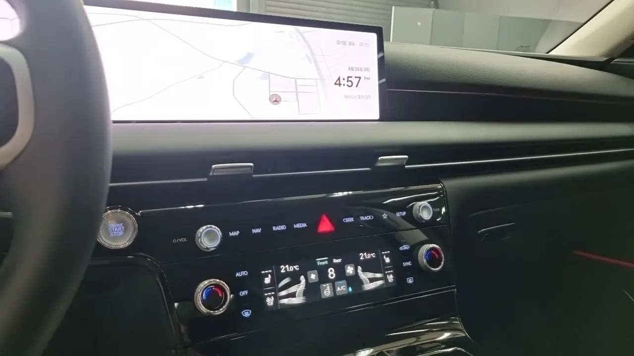 Genesis Electrified G80 2024 — Photo 12/18