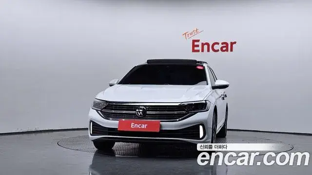 Volkswagen Jetta 2023 — ფოტო 17/35
