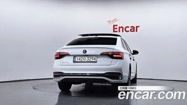 Volkswagen Jetta 2023 — ფოტო 7/35