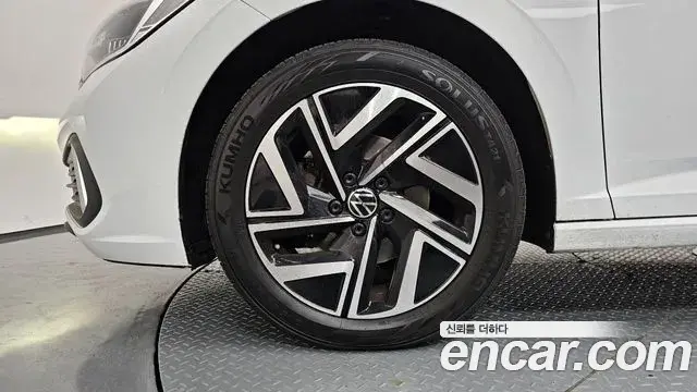 Volkswagen Jetta 2023 — ფოტო 9/35