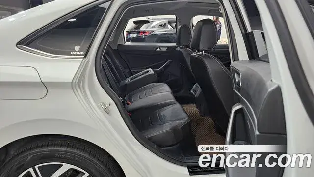 Volkswagen Jetta 2023 — ფოტო 31/35