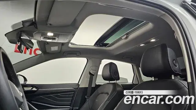 Volkswagen Jetta 2023 — ფოტო 4/35