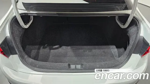 Volkswagen Jetta 2023 — ფოტო 23/35