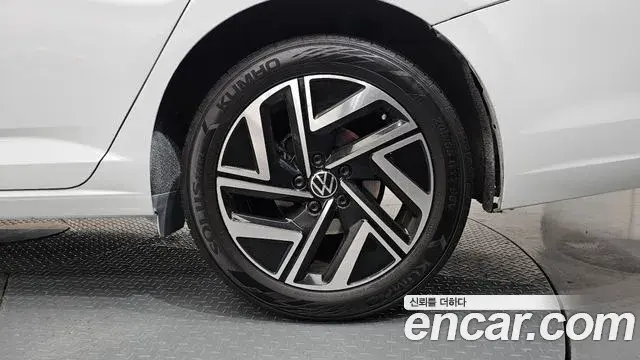 Volkswagen Jetta 2023 — ფოტო 16/35