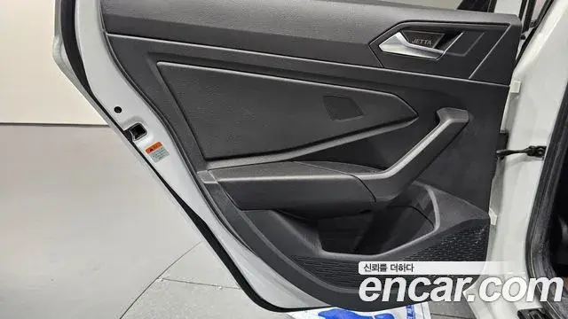 Volkswagen Jetta 2023 — ფოტო 29/35