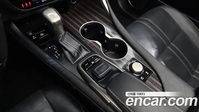 Lexus RX450h 2019 — ფოტო 17/20