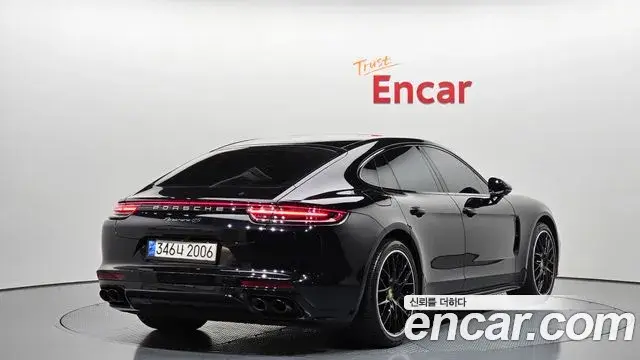 Porsche Panamera 2018 — Photo 1/20