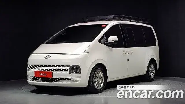Hyundai Staria 2023 — Photo 9/20