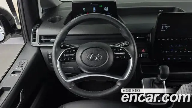 Hyundai Staria 2023 — Photo 13/20