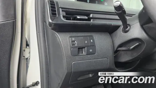 Hyundai Staria 2023 — Photo 16/20