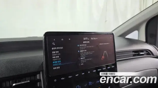 Hyundai Staria 2023 — Photo 17/20