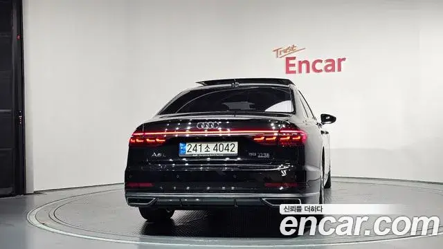 Audi A8 2021 — Фото 4/20
