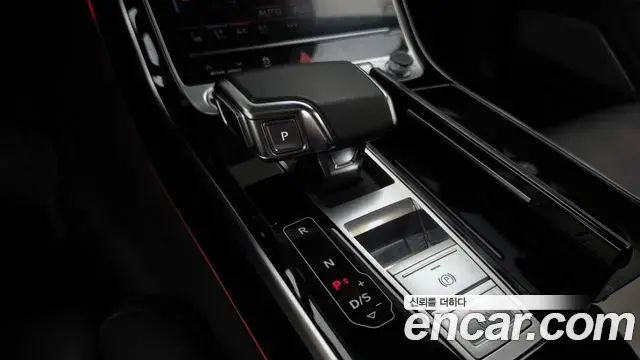 Audi A8 2021 — Фото 9/20