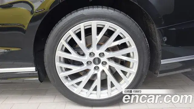 Audi A8 2021 — Şəkil 20/38