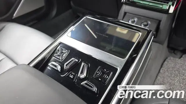 Audi A8 2021 — Şəkil 21/38
