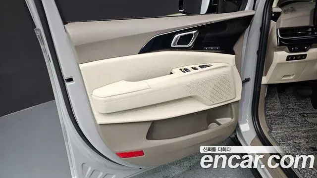 Kia Carnival 2025 — Şəkil 23/32