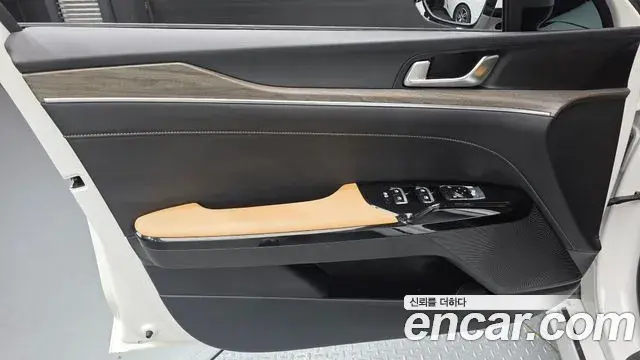 Kia K5 2021 — Photo 6/30