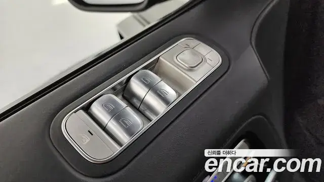 Mercedes-Benz G-Class 2023 — Photo 2/33