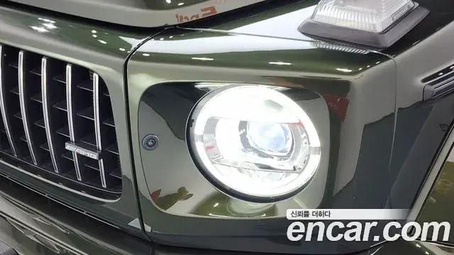Mercedes-Benz G-Class 2023 — Photo 21/33