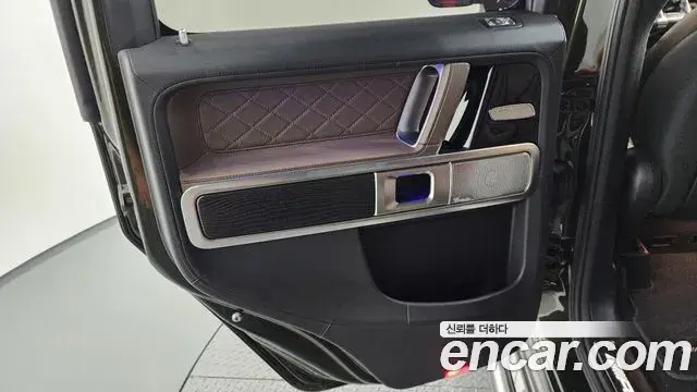 Mercedes-Benz G-Class 2023 — Photo 25/33