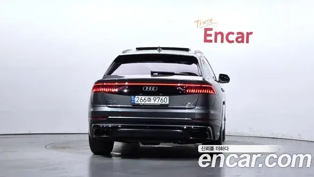Audi Q7 2021 — Фото 4/20
