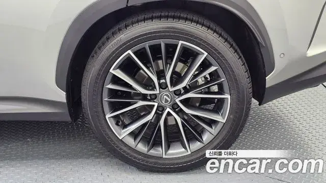 Lexus NX350h 2025 — Şəkil 26/34