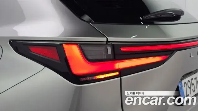 Lexus NX350h 2025 — Şəkil 25/34