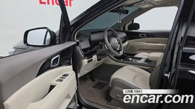 Kia Carnival 2024 — ფოტო 34/39