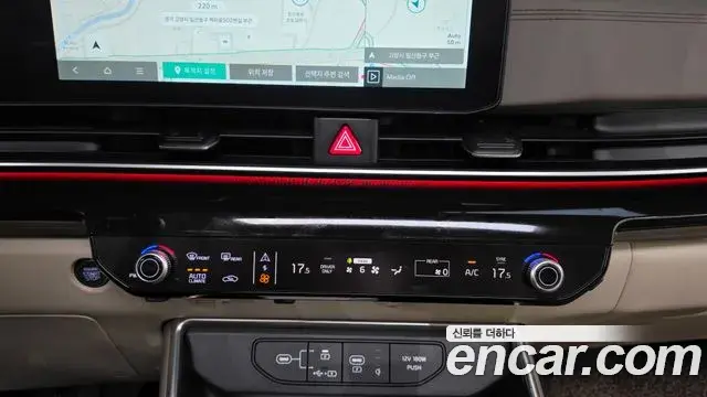 Kia Carnival 2024 — ფოტო 37/39