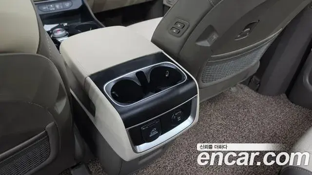 Kia Carnival 2024 — ფოტო 8/39