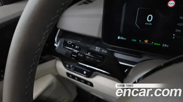 Kia Carnival 2024 — ფოტო 33/39