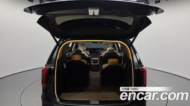 Kia Carnival 2024 — ფოტო 20/39