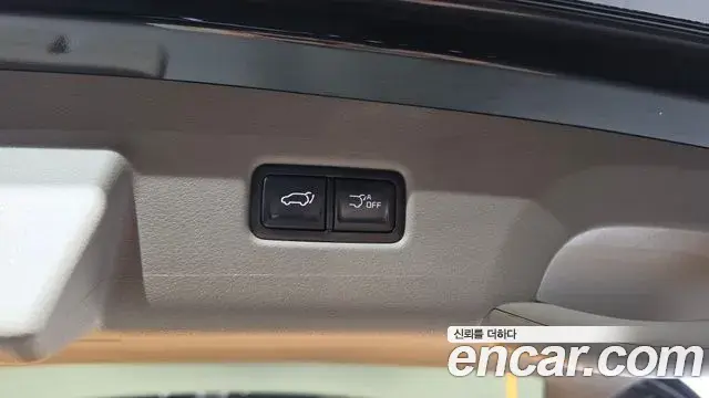 Kia Carnival 2024 — ფოტო 25/39