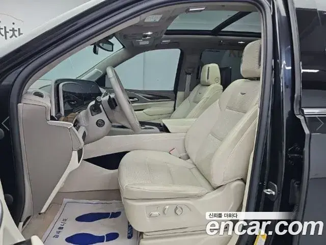 Cadillac Escalade 2021 — Photo 2/12
