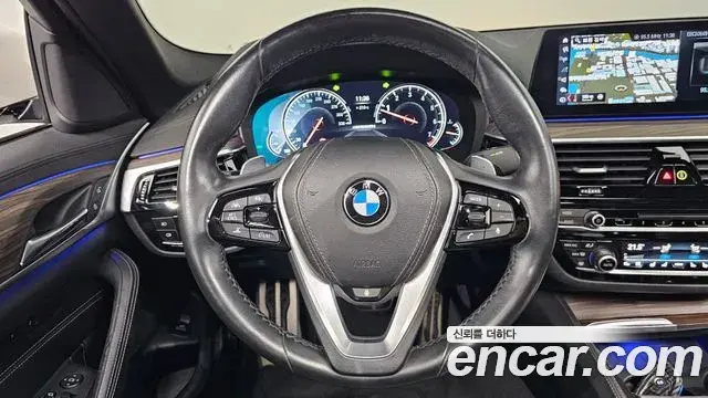 BMW 5 Series 2018 — Фото 13/20