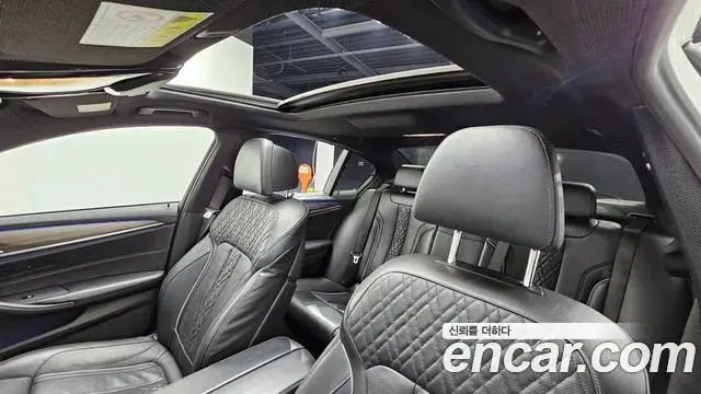 BMW 5 Series 2018 — Фото 18/20