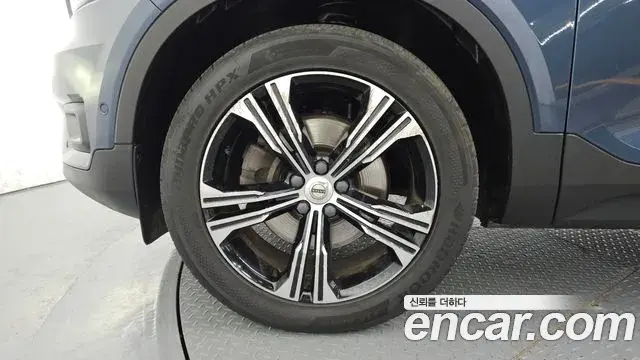 Volvo XC40 2021 — Şəkil 16/30