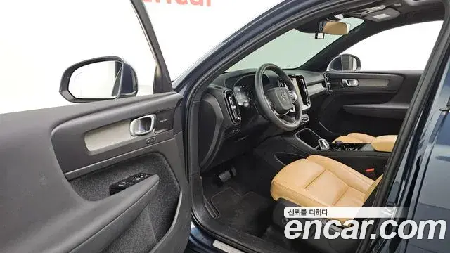 Volvo XC40 2021 — Şəkil 7/30