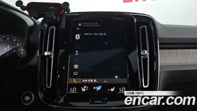 Volvo XC40 2021 — Şəkil 28/30