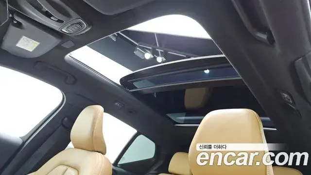 Volvo XC40 2021 — Şəkil 18/30
