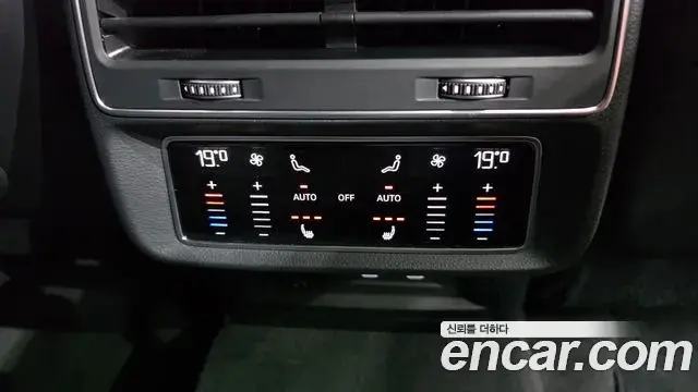 Audi Q7 2021 — Фото 19/20