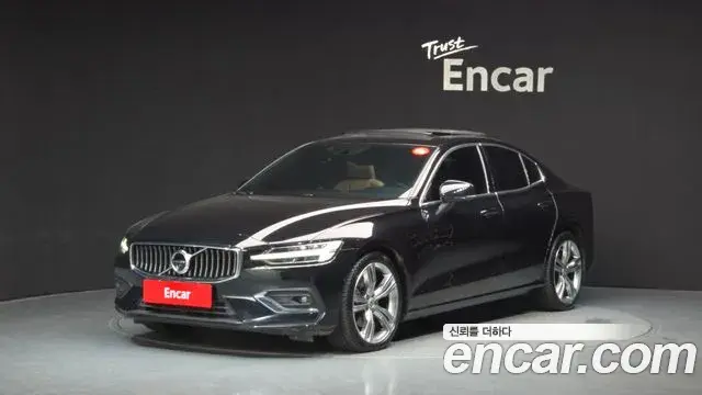 Volvo S60 2022 — ფოტო 32/33