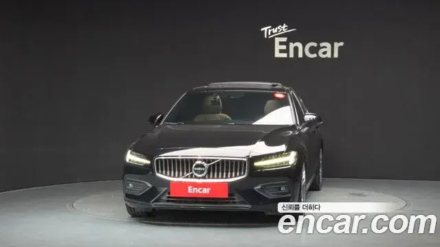 Volvo S60 2022 — ფოტო 4/33