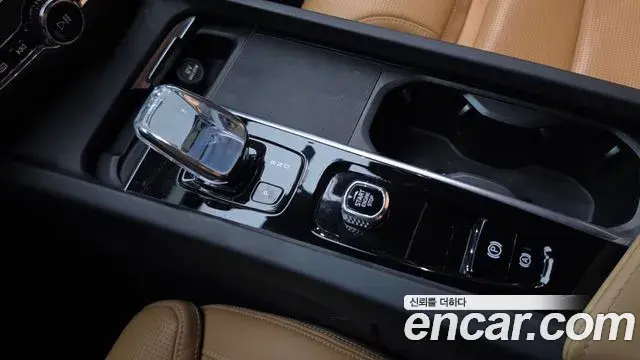 Volvo S60 2022 — ფოტო 9/33