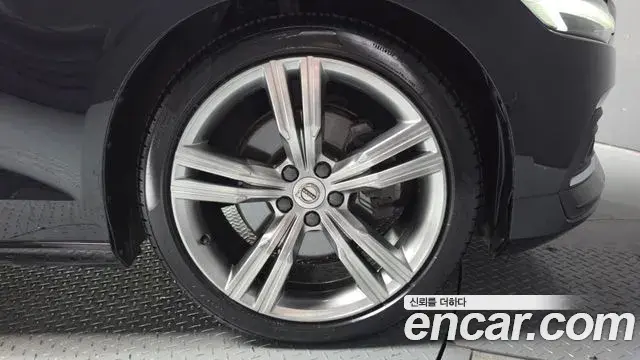 Volvo S60 2022 — ფოტო 6/33