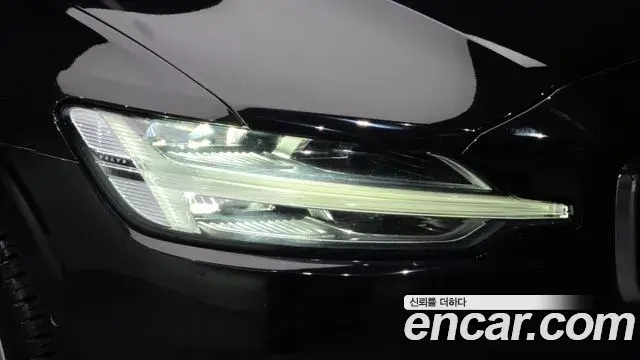 Volvo S60 2022 — ფოტო 25/33
