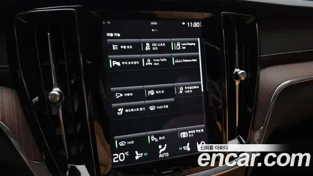 Volvo S60 2022 — ფოტო 23/33