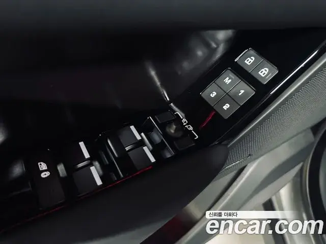 Land Rover Range Rover Velar 2025 — Şəkil 6/20